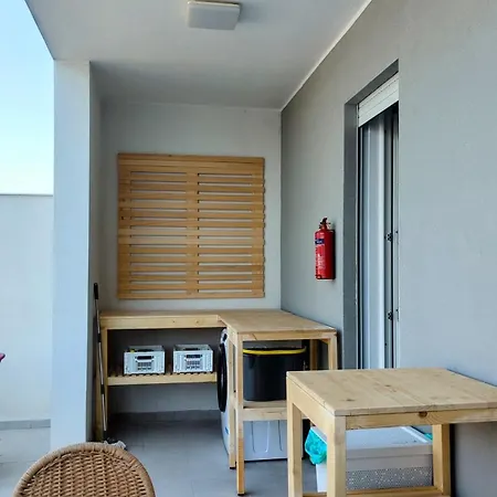 Apartment Sunny Courtyard Sleeps 4 With Parking