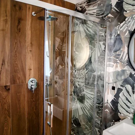 Sunny Courtyard Sleeps 4 With Parking Бари